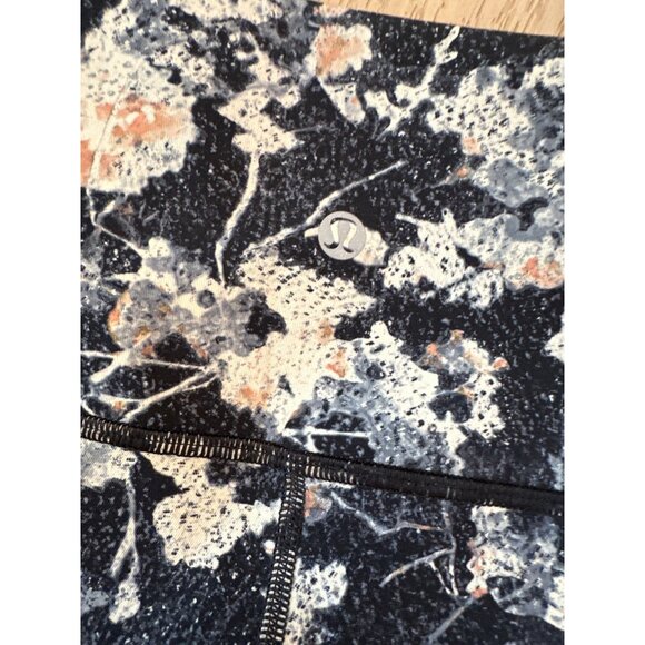 Lululemon Womens Floral Pattern Black Leggings Size 2 - Picture 3 of 4